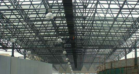 长乐听网架公司的名目师阐述其网架的季节个性